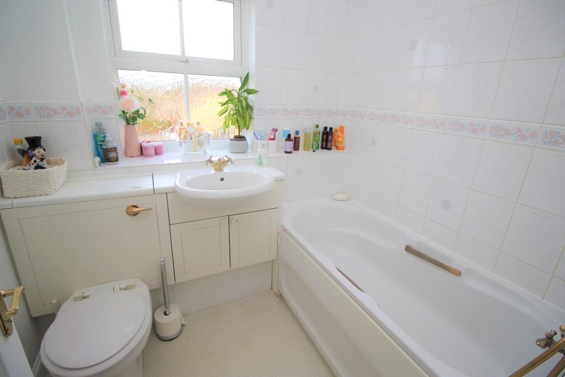 Trelawney Drive, Tilehurst, Berkshire